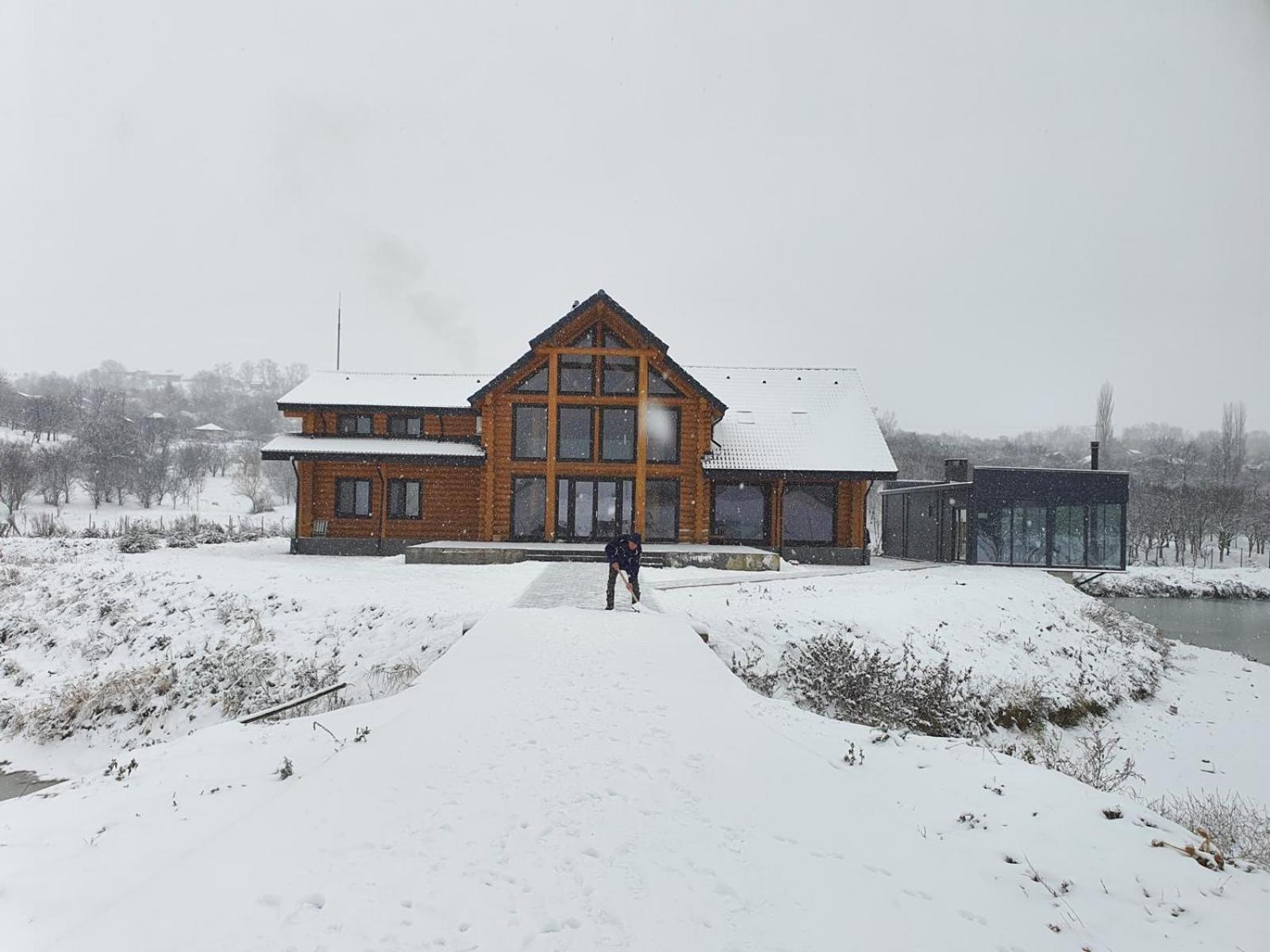 Hotel Mountain Lake Jbs Focşani Exteriér fotografie