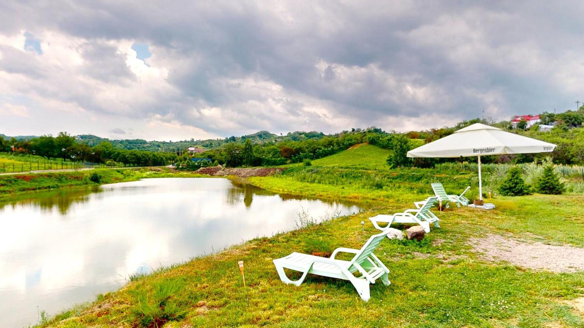 Hotel Mountain Lake Jbs Focşani Exteriér fotografie