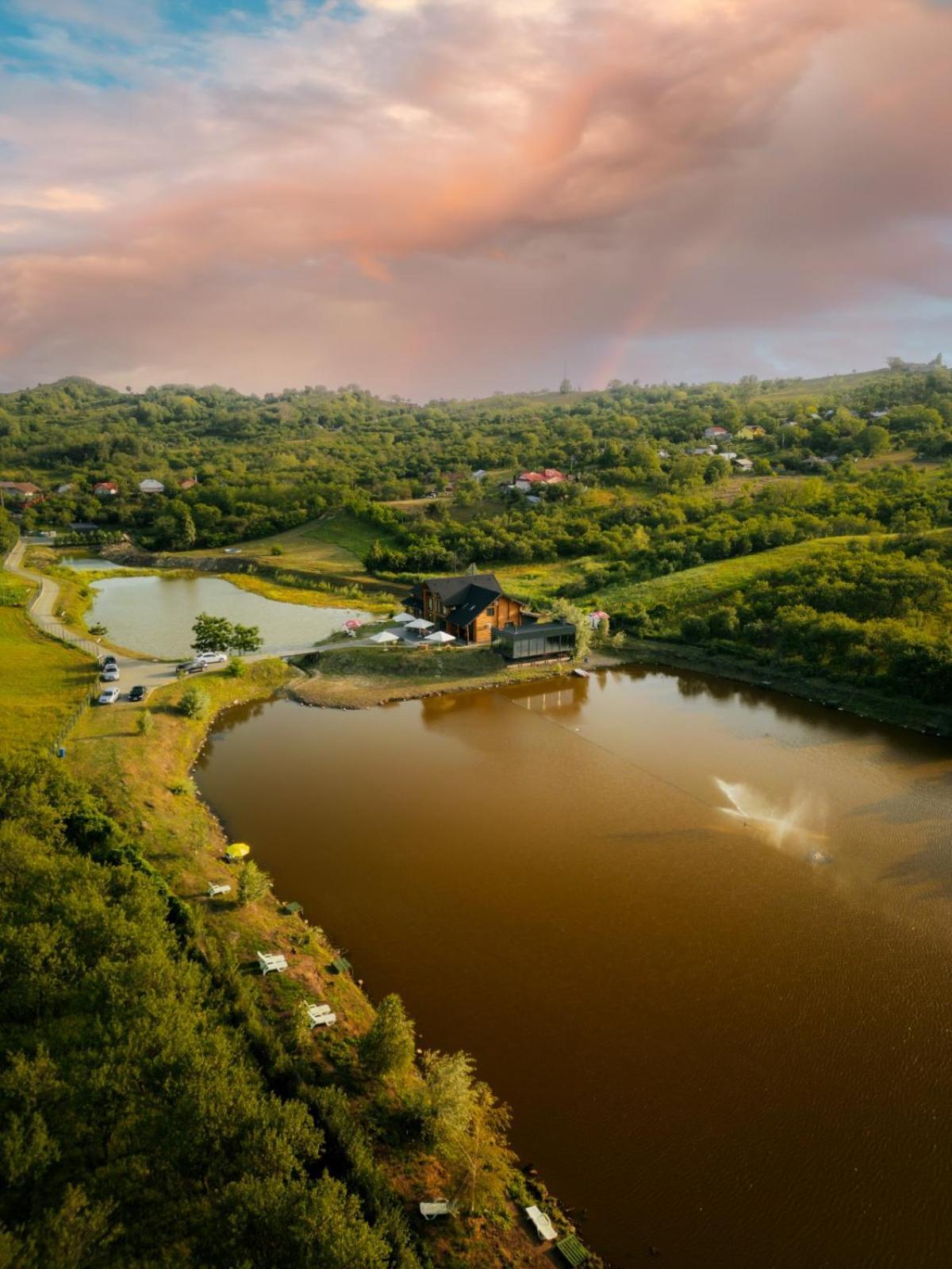 Hotel Mountain Lake Jbs Focşani Exteriér fotografie